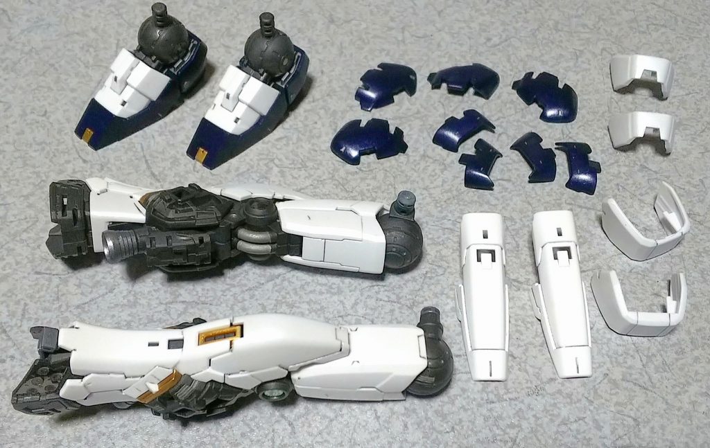 その他、塗装色はディープメタリックブルー、ゴールド、マイカレッド。インナーフレームは、ガンメタル、ライトガンメタルで塗装し、チタンカラーを筆塗りしてメリハリ付け。