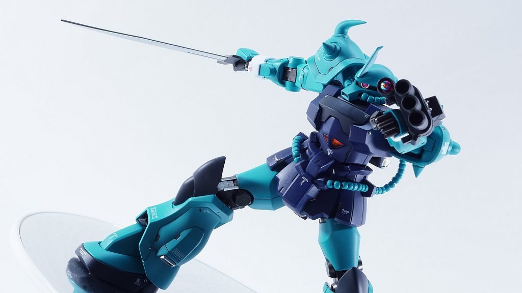 モノアイやスコープにはレンズパーツ入れてます。スコープのほうは100均だったりします。いい時代です。