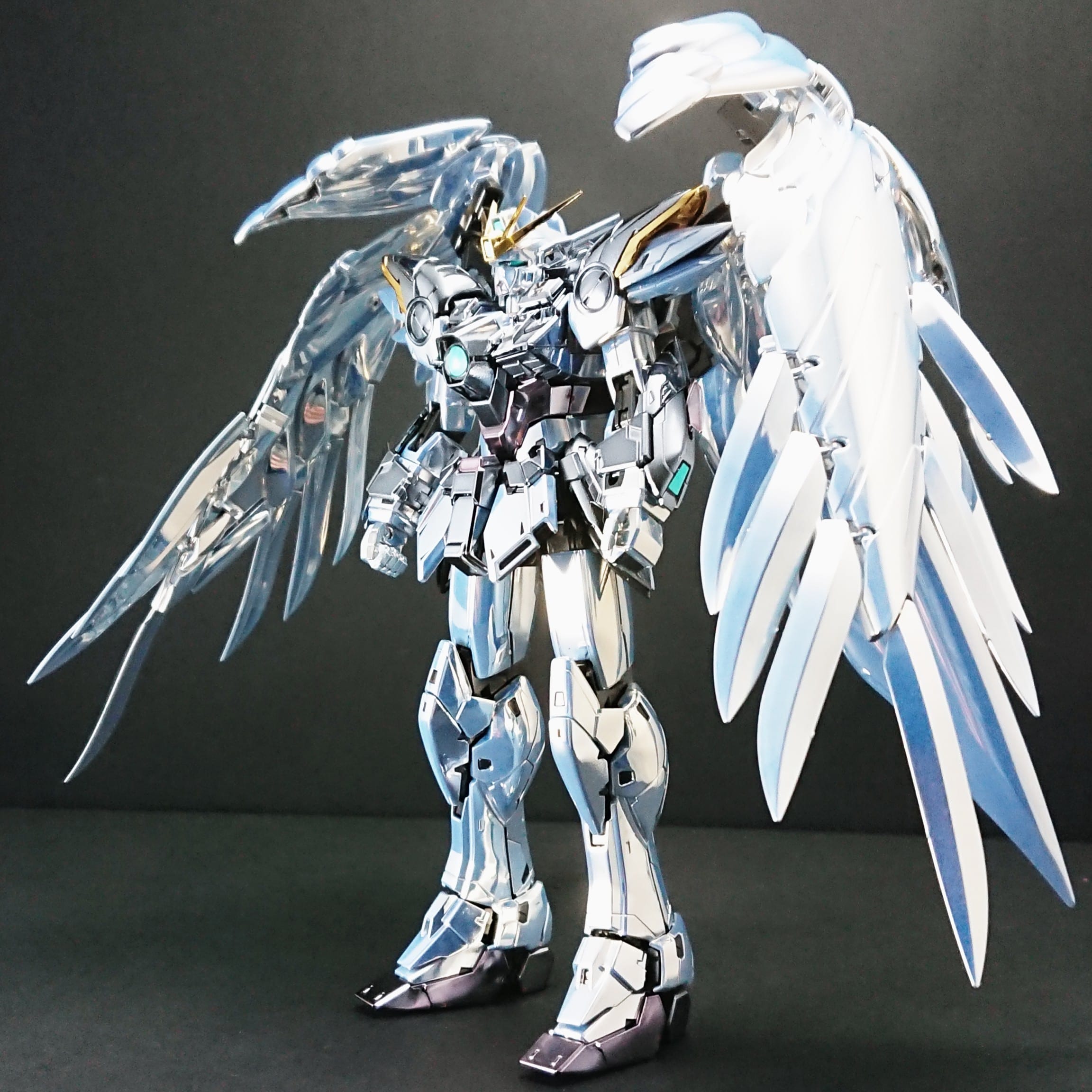 スノーホワイト仕様の【メッキ】MG ウイングガンダムゼロ ver.Ka