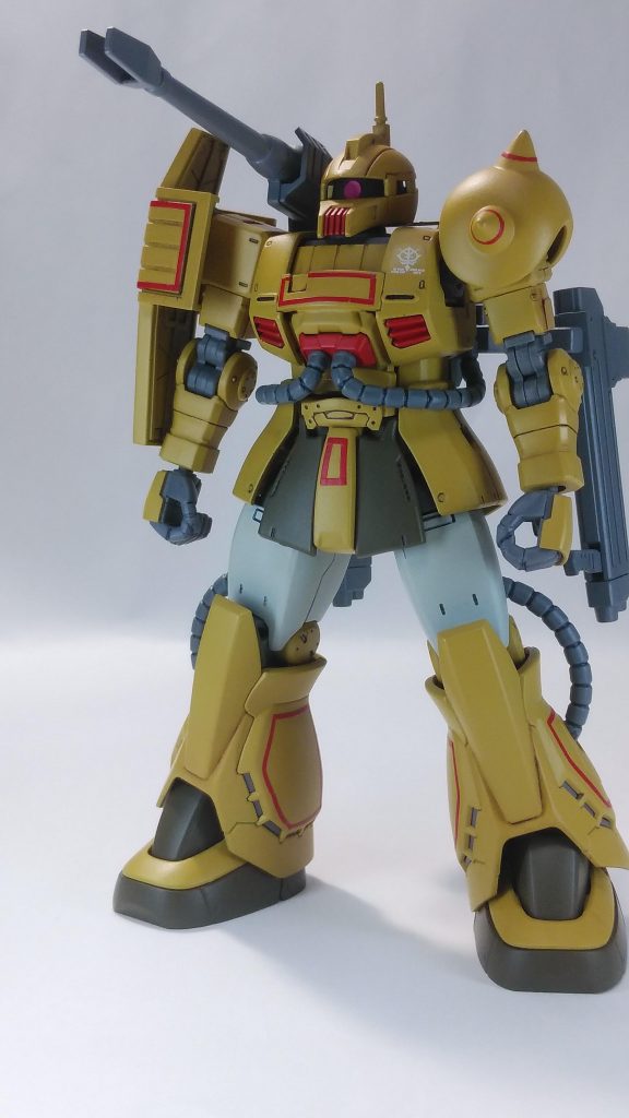 主な制作方法としては、カラーリングをMSVのノーマルカラーに変更。下地にサーフェイサー(1500番)、本体色はMr.カラーのダークイエローとオリーブドラブでそれぞれエアブラシで塗装。バックパック、一部武装もニュートラルグレーをエアブラシで塗装しました。