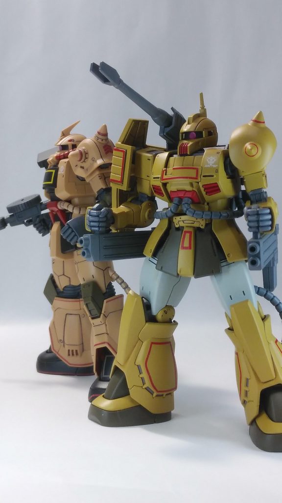 ザク・デザートタイプとのツーショット。