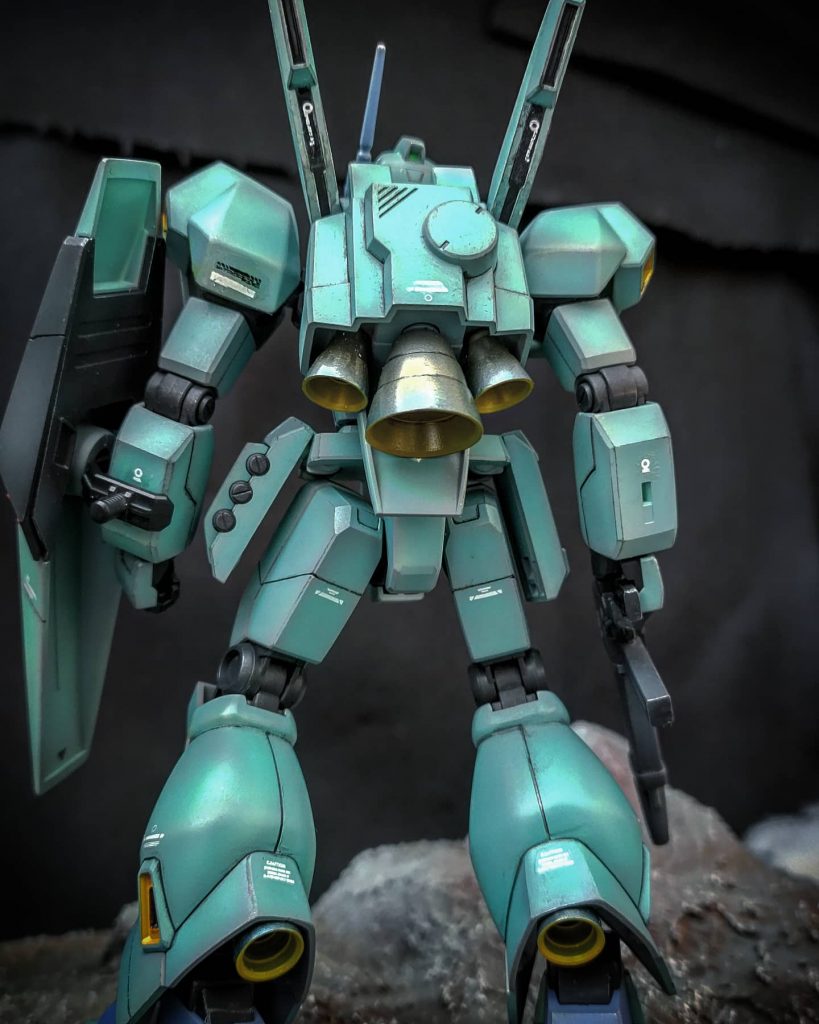 合わせ目消し、スジボリは最低限やってます 