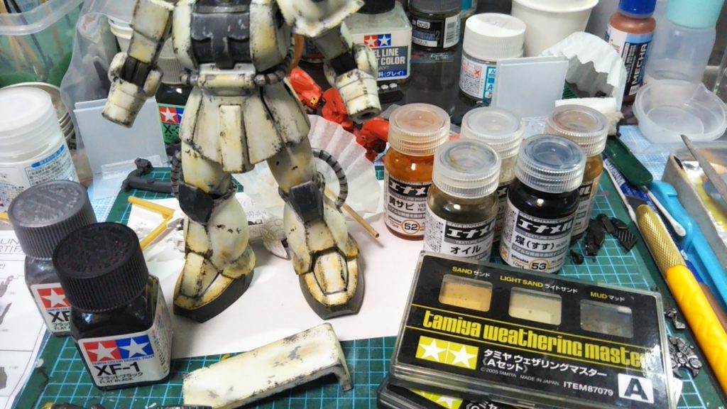 タミヤ&ガイヤノーツエナメル塗料。タミヤウェザリングマスター使用。