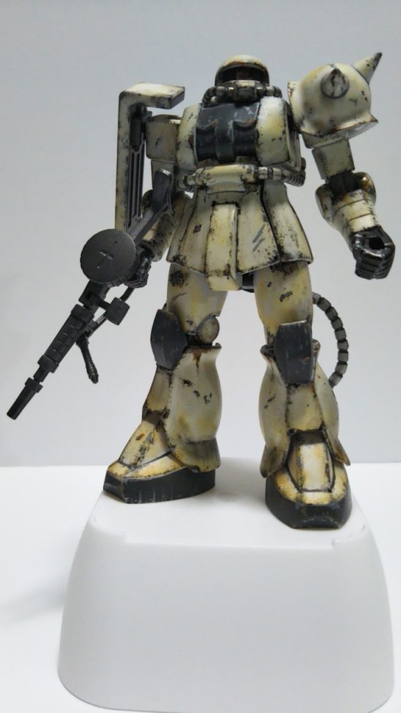 白いものは…汚したくなる😎ガンダムブレイカー版HGUCザクⅡベース–3枚目/制作者：ひーくんのガンヲタ戦記