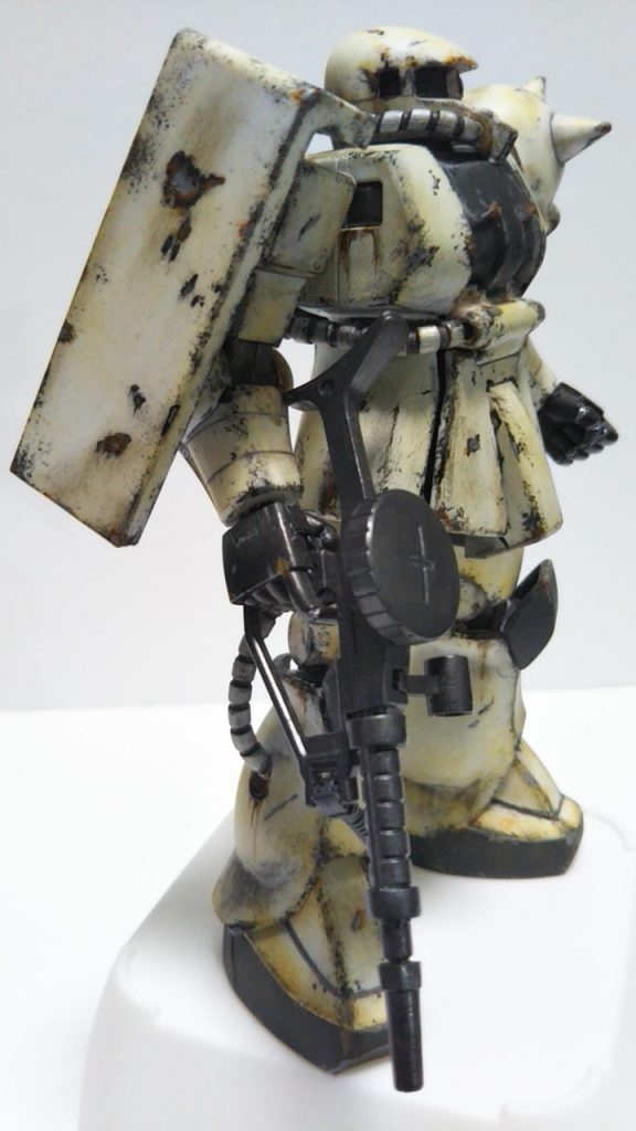 白いものは…汚したくなる😎ガンダムブレイカー版HGUCザクⅡベース–5枚目/制作者：ひーくんのガンヲタ戦記