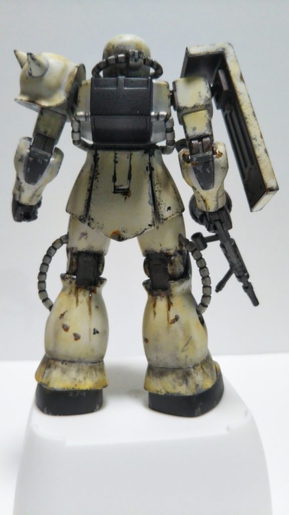 白いものは…汚したくなる😎ガンダムブレイカー版HGUCザクⅡベース–4枚目/制作者：ひーくんのガンヲタ戦記