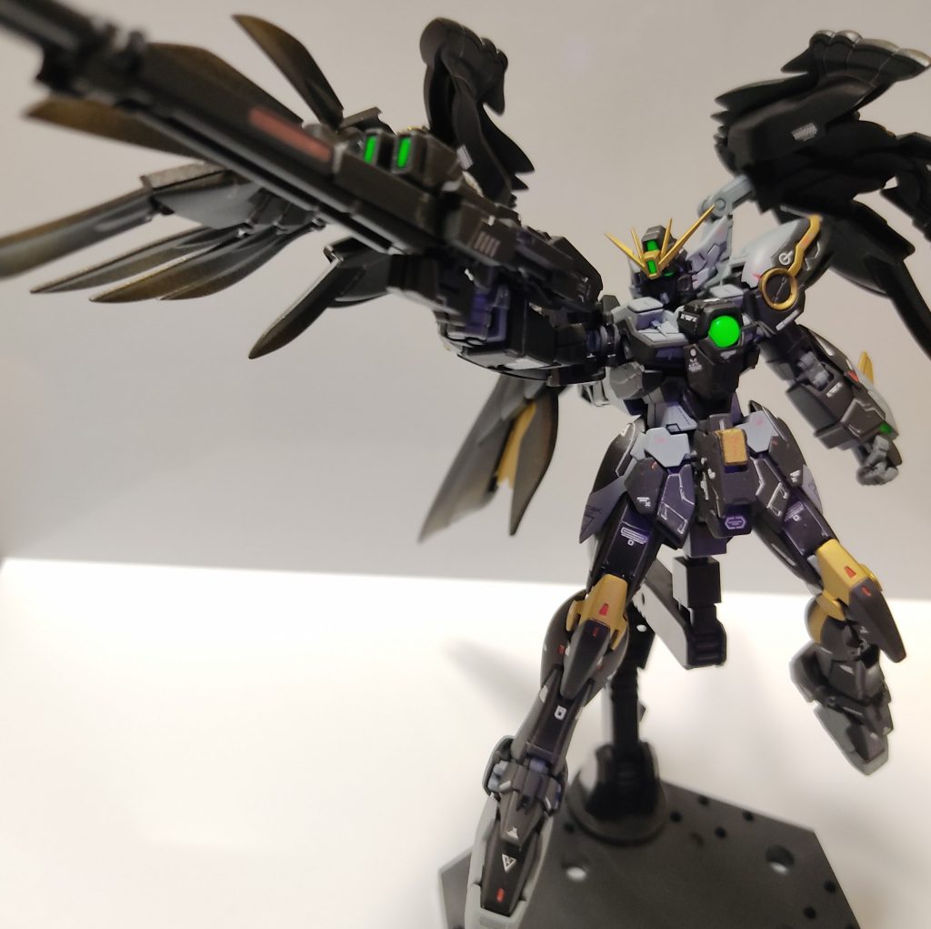 塗装剥げが怖くてお馴染みのライフル発射ポーズは取らせてません…