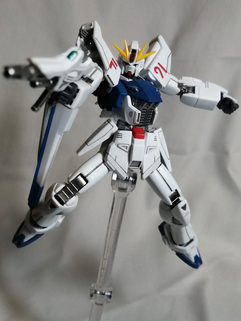 はじめてのフル塗装作品ですがそこそこ上手くいったかな?と考えてます。筋彫りとデカールの説得力があまりないので次作は意識したいです(F91にガンダムはつかない?商品名がガンダムF91とあるのでそのまま使っています)