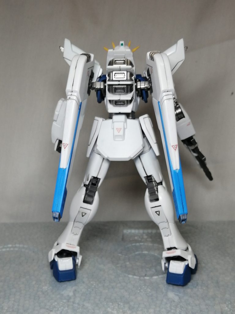 背面からV.S.B.Rの青が本体色と少し違うのはこだわりです()デカールもそれなりにつけています。