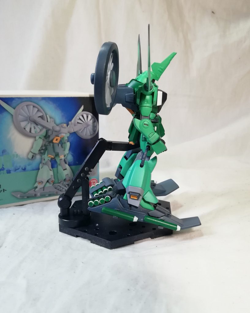 靴にあるミサイルあたりの塗り分けが大変でした。