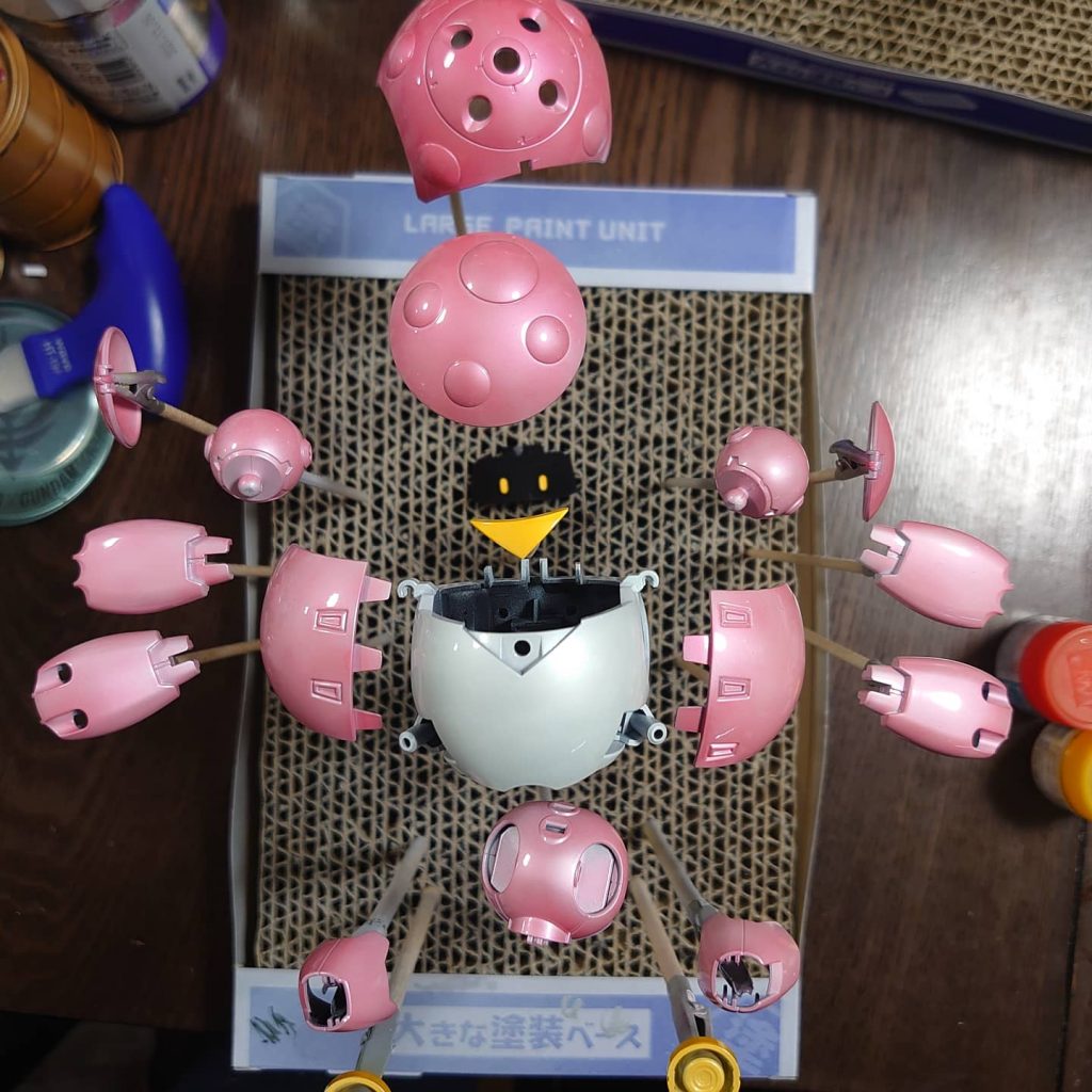 塗装②ピンクはクリアーレッドをクリアーで5倍希釈した物を、黄色はクリアーイエローを2回ほど重ね塗り。