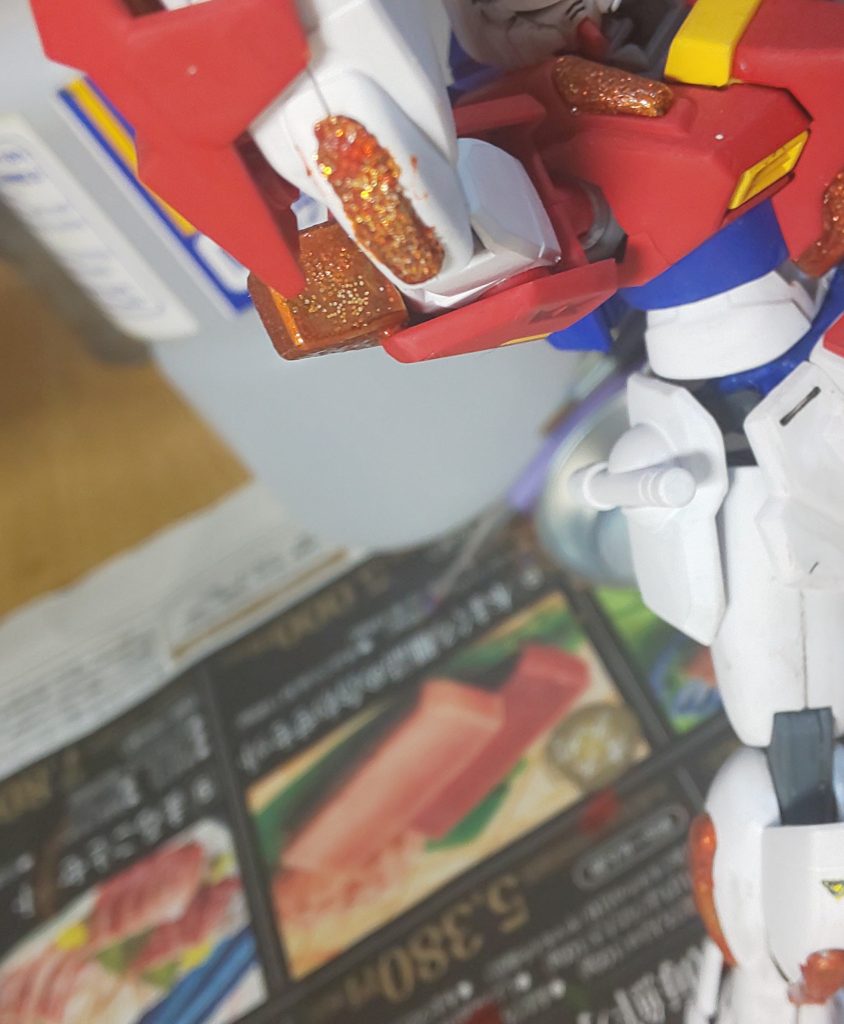 下地にシルバー、その上からクリアオレンジとラメを混ぜたものを塗りました！