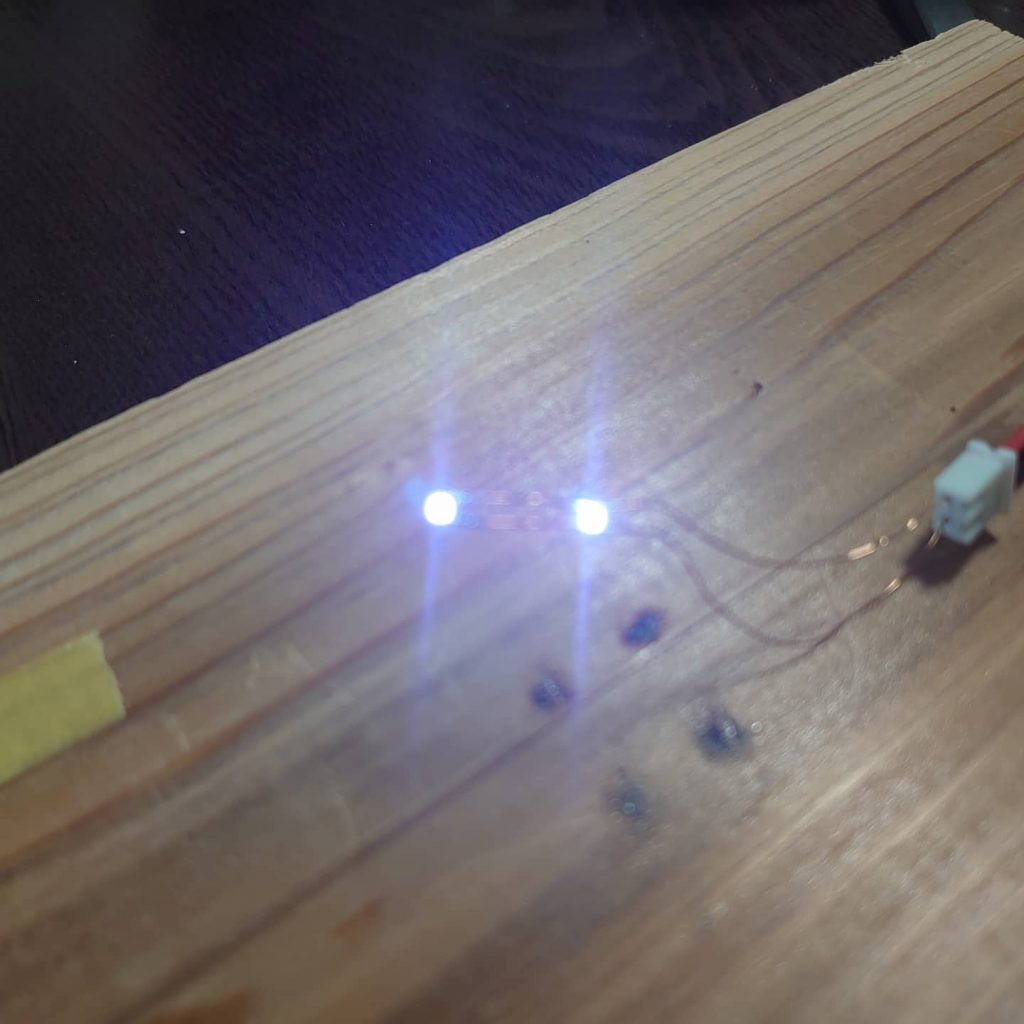 電飾②いくつかの犠牲のもと技術も多少向上し、チップLEDを綺麗につなげられました。