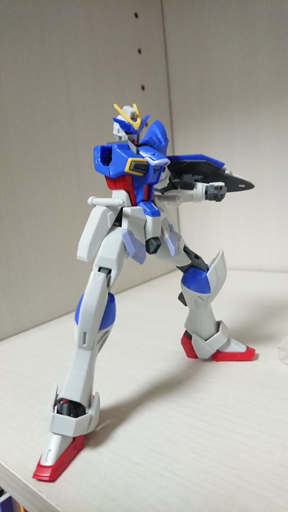 これはまだインパルスとアメイジングエクシアのミキシングガンプラ「ジンパルス」だった頃の写真です。ジョイントの種類が違ったのでボンドで初めて移植手術したんですけどジョイントパーツがダメになったりしたので残念ながらインパルスの体は破棄することになりました。