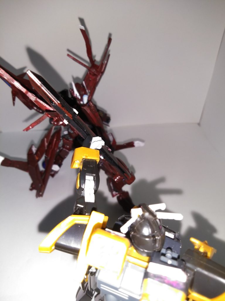 「パンチな…ら…剣で防ぐのぉ!」「なにこれぇー!」 https://gumpla.jp/hg/653115アルケーガンダム