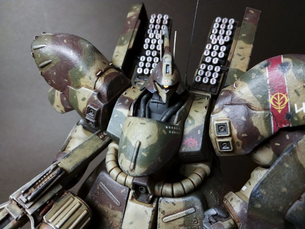 地上用だし非NTパイロットだと思うので、ファンネルは無しです。代わりにマイクロミサイルランチャーを載せてみました。目玉はLED入ってます。