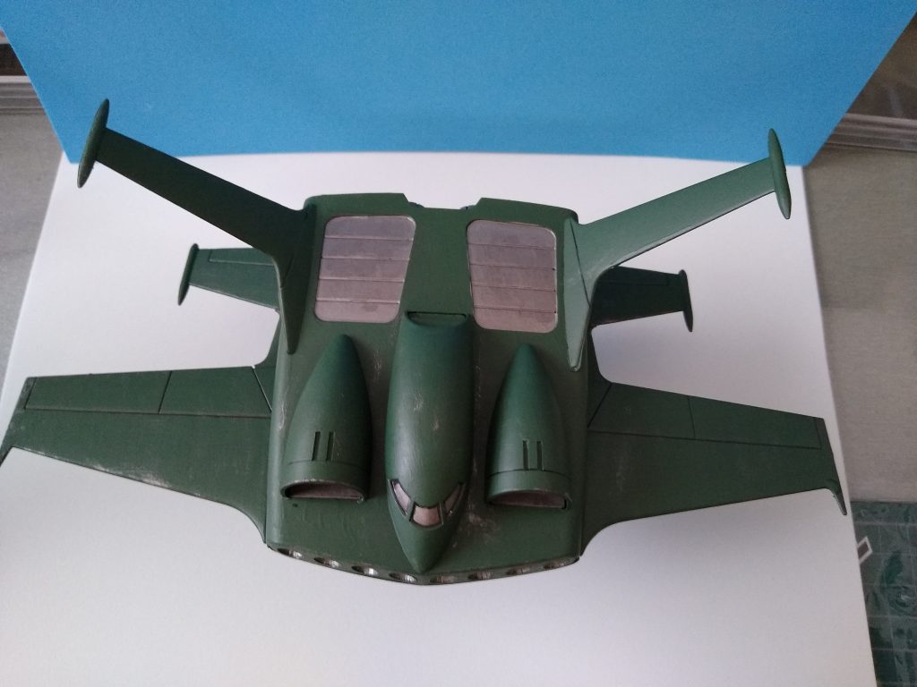 シタデルの筆塗りでペタペタです。この機体色ならザクでも似合うかもしれませんね(・_・;)