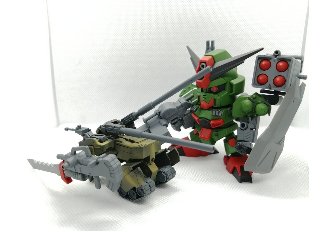 武装は分離でサポートメカになるようにモビルワーカーみたいでいい感じ