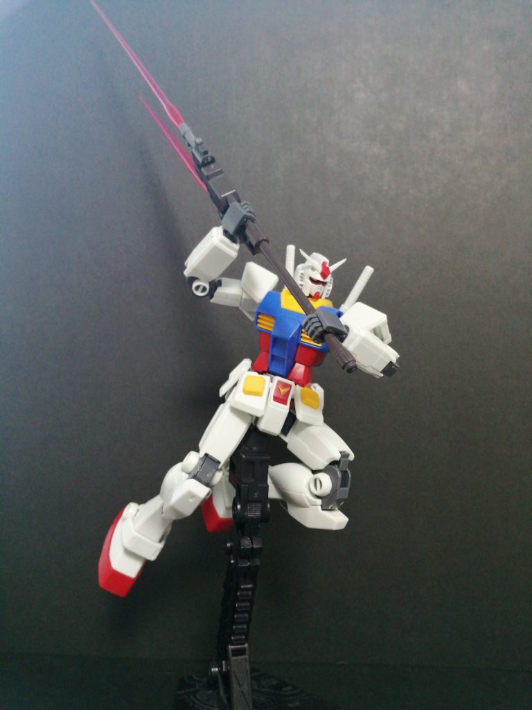 連邦系デザインなら大体似合いそう左足の可動は90°ちょいでも決まるかも