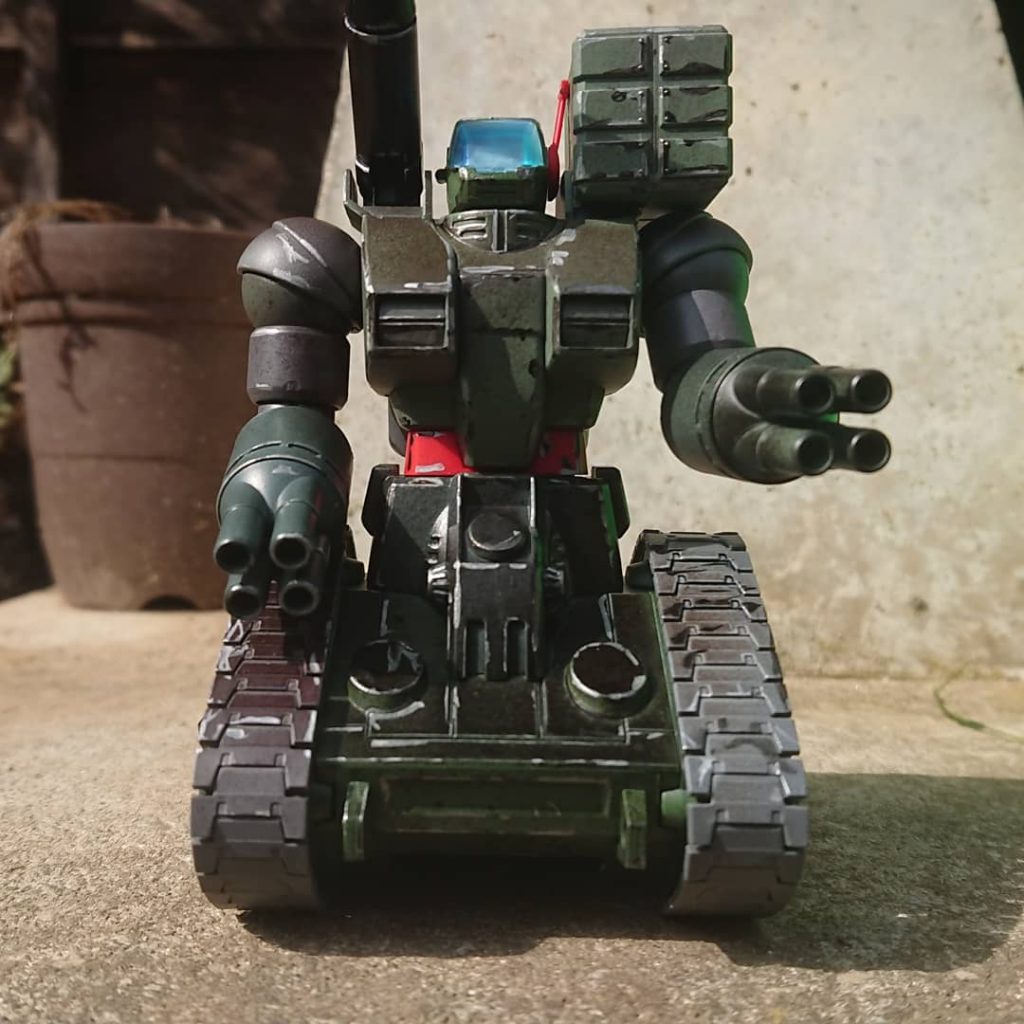 ガンマカエアブラシで塗装したあとに、艶消しスプレーをすると塗装が若干溶けるので、それを利用して年季入ってる感を出しました。