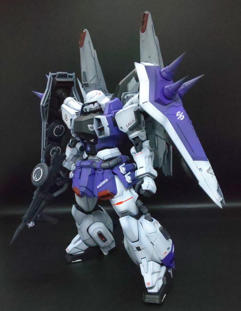 黒立ち上げで塗装してます。シールドのスパイクは、ビルダーズパーツのMSスパイクにしました。