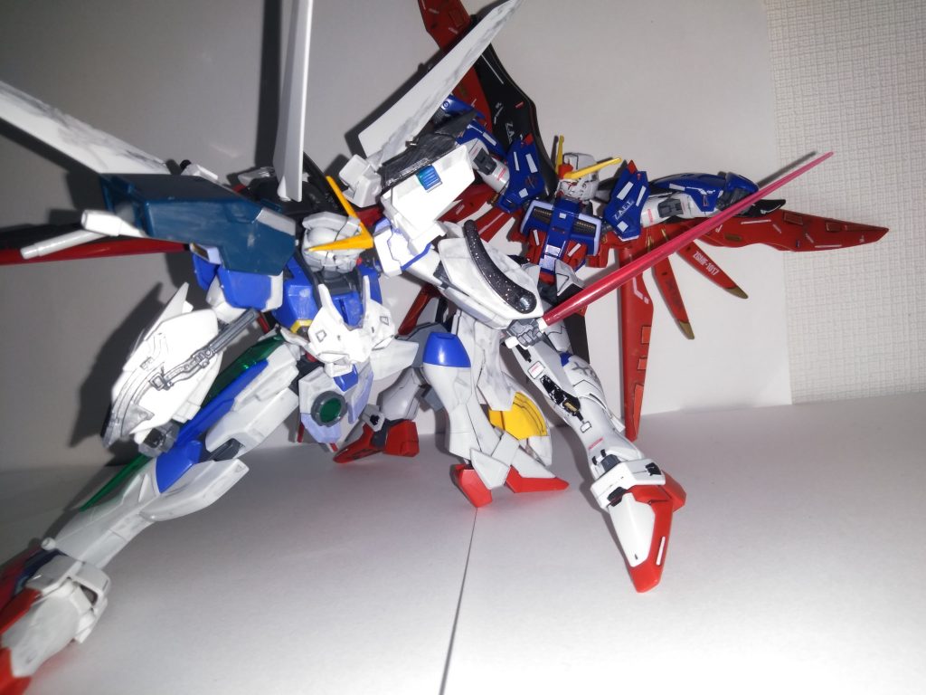 ディスティニーと対戦！同じSEEDデスティニー機体このデスティニーすごいよぉ！さすがインパルスのお兄さんだぁ！違いますhttps://gumpla.jp/hg/633027デスティニーが変形するぞ！ディスティニーじゃなくてディスティニーだったぞ！