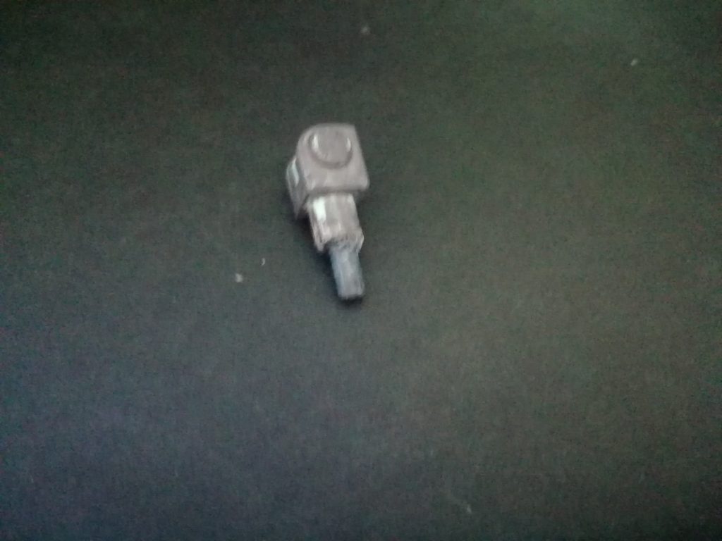 ジムの余りの右腕(左腕用)も実は軸が折れてたいっつも軸折ってんなぁこいつこちらもジェスタのランナーで修理