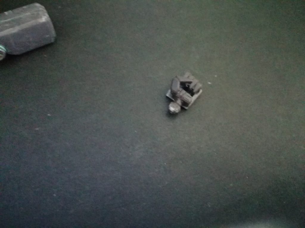 ハンドパーツは鉄血系の余りボールジョイントのサイズが合わないため少し削ってあります手の甲はたしかネモもしかしたらジムカスタム(←そこは重要じゃないだろ)