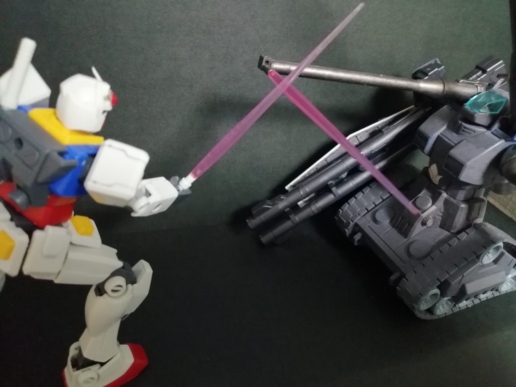 キャノンを換装することで格闘戦も可能