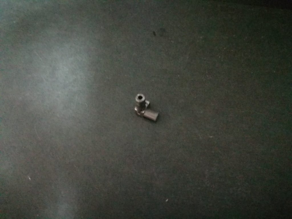 なんかのパーツビームサーベルのビームが丁度刺さったので使用