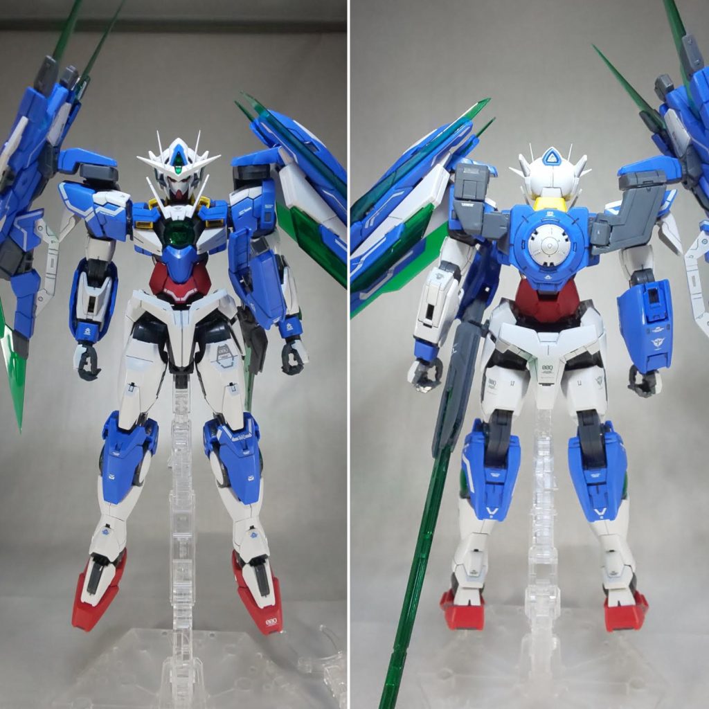 アシンメトリー(左右非対称)クアンタ本体のアシンメトリーなデザインを強調するために脚部、腕部のデカールの一部はアシンメトリーに配置