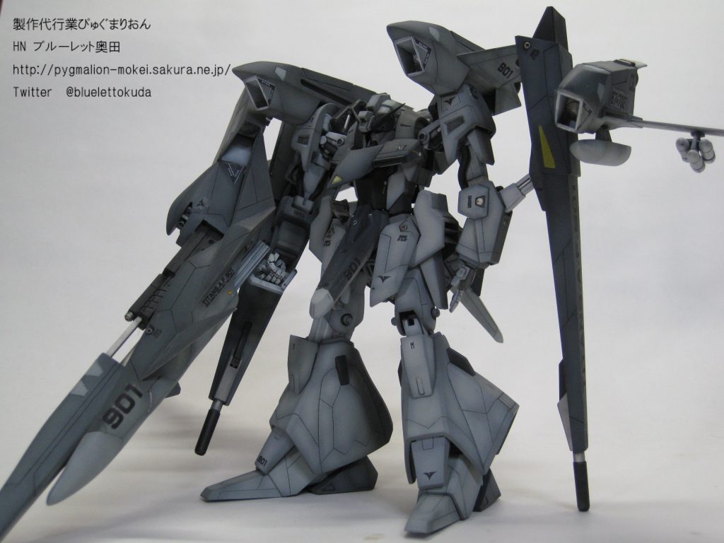 一応完全変形します。あちこち関節がグラグラで、変形に15分くらいかかりますが。