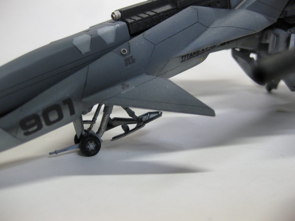 ランディング・ギアはエアクラフトモデルのジャンクとスクラッチで製作。差し替えで展開します。