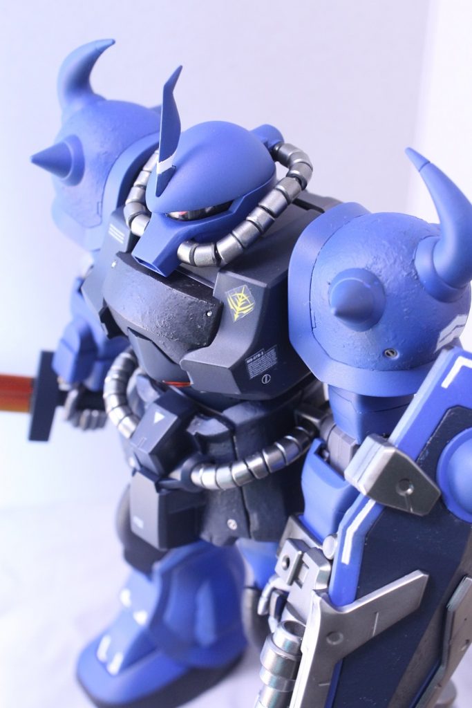 肩、胴、腰、膝アーマー及び盾に鋳造表現を、各所にマイナスモールドを施してディテールアップしてみました。