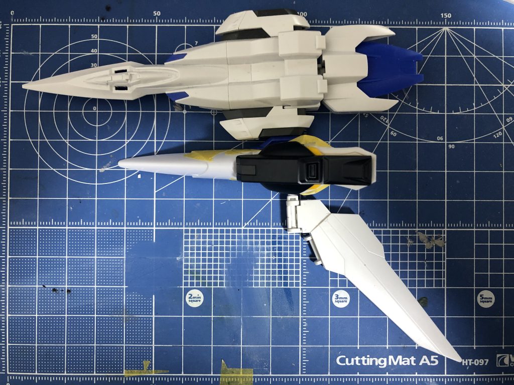 この機体はとにかく両脇のユニットの造形が全てでした。リフレクターを折りたたんだり広げたりできるようこだわりました。＼オールレンジモードに切り替える！／