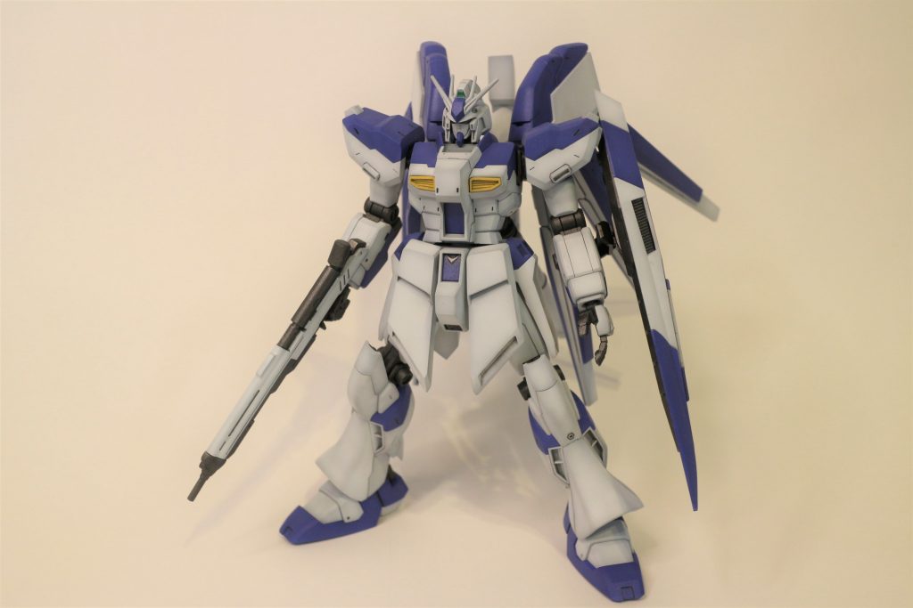 正面。青とも紫ともつかない色味がいい感じ。ファンネルラックを大きくすると素立ちが決まるようになりました。