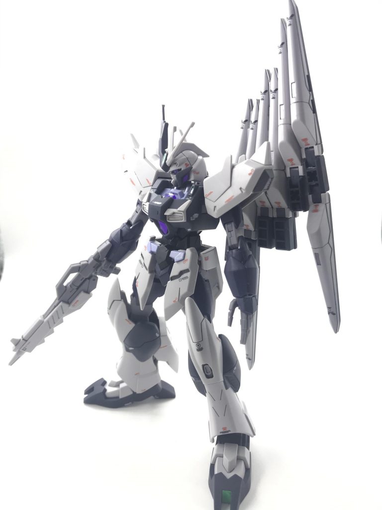 各所にダークグレーで墨入れ、部分塗装、デカール貼って完成