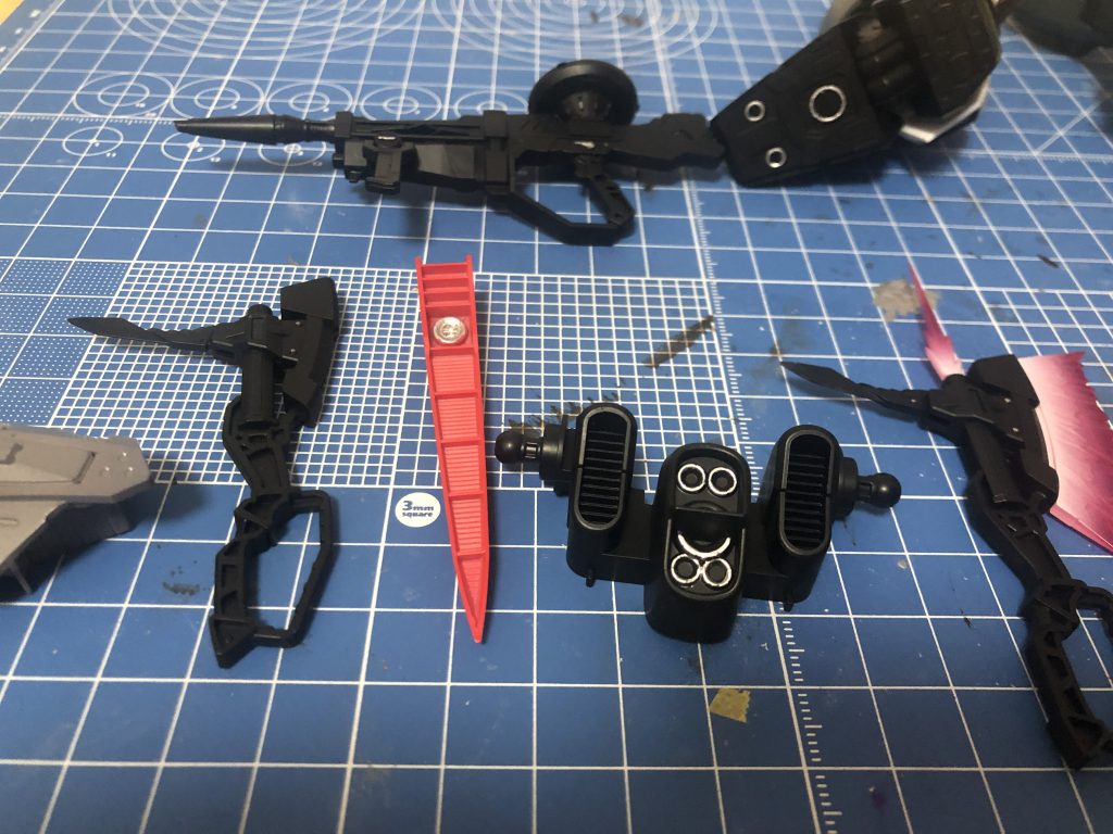 部分塗装を４アーティストマーカーで筆塗りしました。