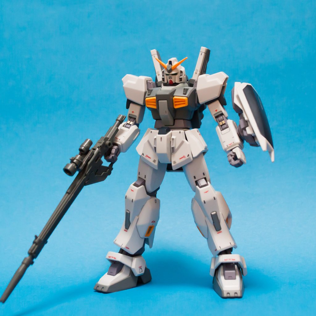 最初は純正のシールド装備でしたが、見た目の左右のバランスが悪く感じます。