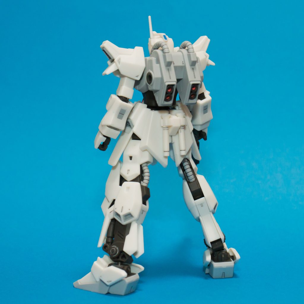 バックパック両サイドの翼を外した状態。