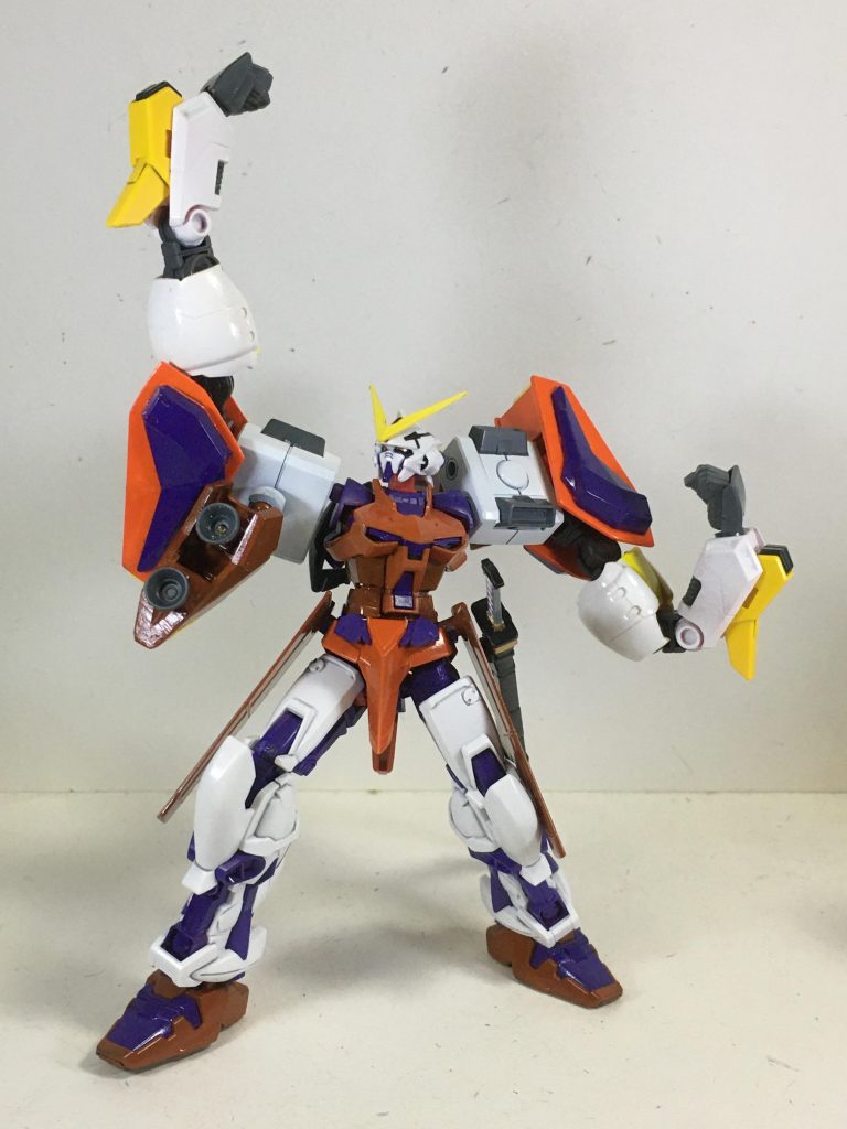 腕を振り上げるポーズや、サムネの腕を組むことも可能です。