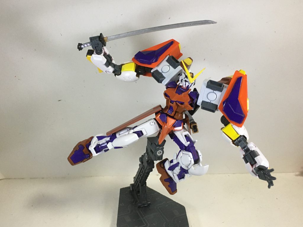 刀をもたせることだって可能です。