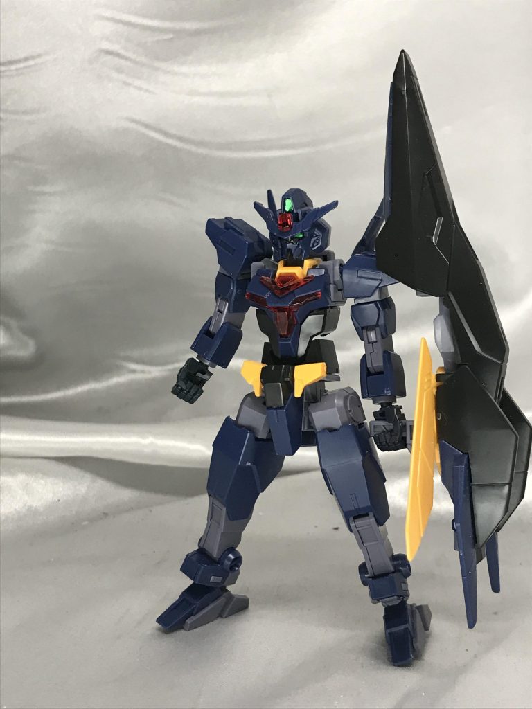 そしてティターンズコア。発売発表見たときは思わず二度見するほどのカッコ良さです(*゜ー゜)クリアパーツが赤なのもいいですね。