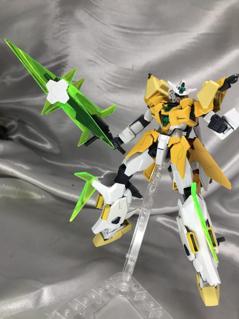 武器はコアガンダムの時と共通。アーマー装備状態のみウイニングバスターソード形態にできるようにしてます。結構関節は強く、バスターソードは難なく持たせられました。