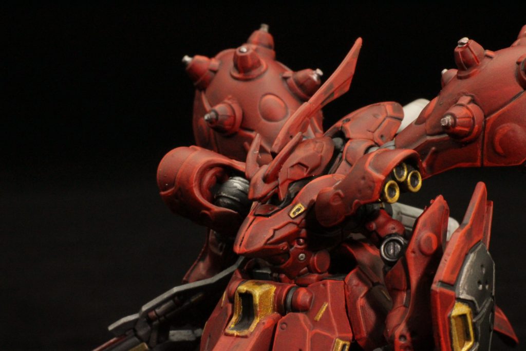 シタデルカラーで全塗装、ベース→シェイドで色調を抑え、レイヤーでパーツの端を塗って強調しています最後にクレオスのスーパースムースクリア艶消しでコートしています