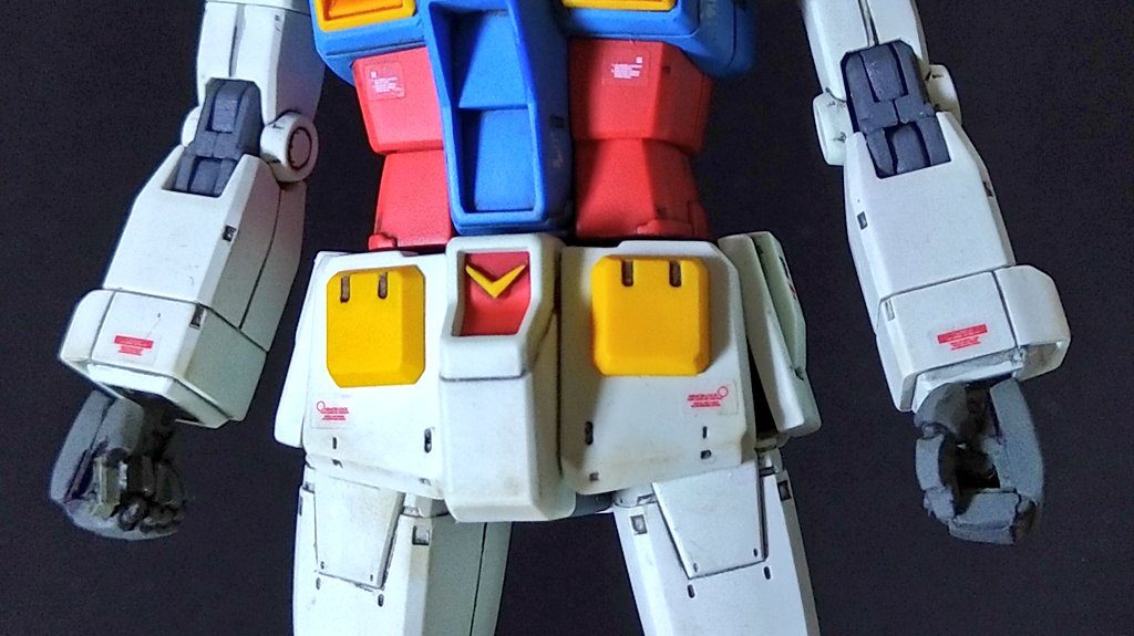 腰のvマークはランナータグから削りだし。握り拳がチャームポイントです