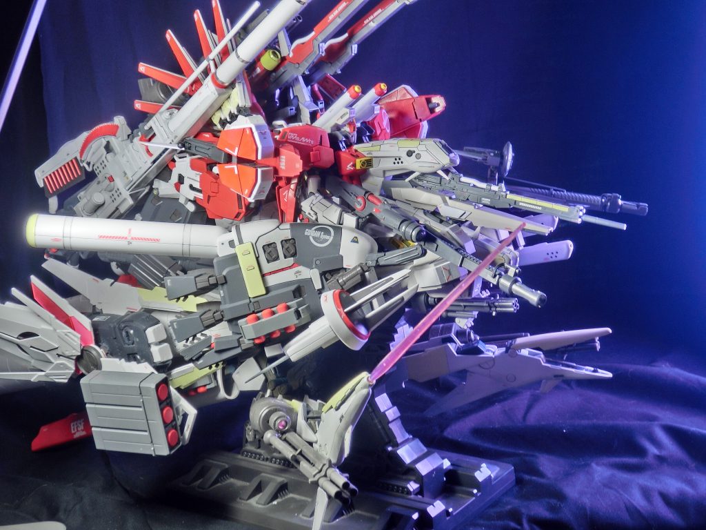 ハイパービームサーベル装備大型ビームガトリングはアームと連動してしゃかくを変更