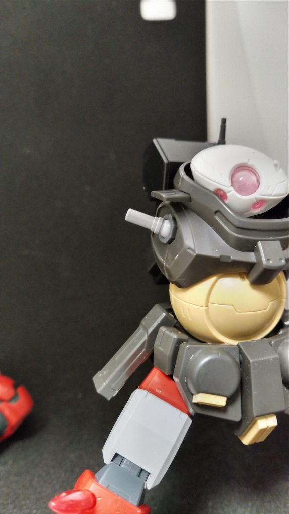 肩は昔のHGキャンペーンの接続パーツ使ってますタイタスの肩が優秀な為、通常のグリモアよりも良く動くようになります