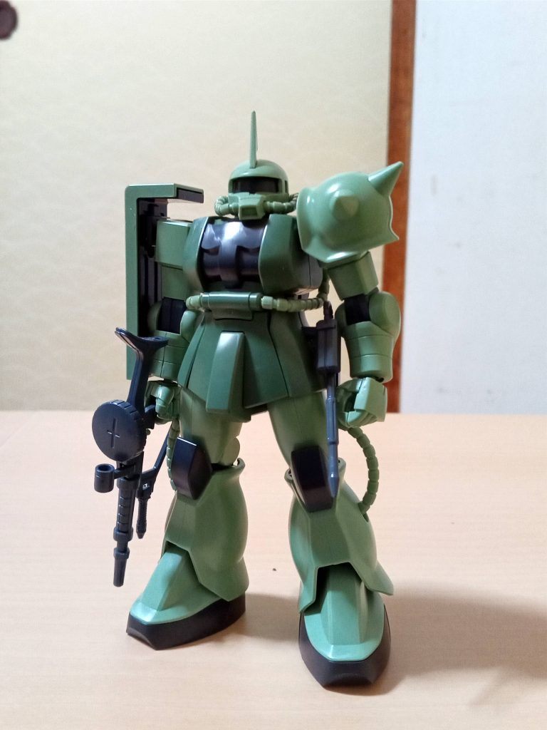 プロポーション変更予定は…　頭のモノアイレールの幅詰め、股関節の下方移動、肩アーマートゲトゲのシャープ化、シールドの密着化、肩軸の斜め化を予定しています。まずは成型色仕上げから。(次回投稿予定)