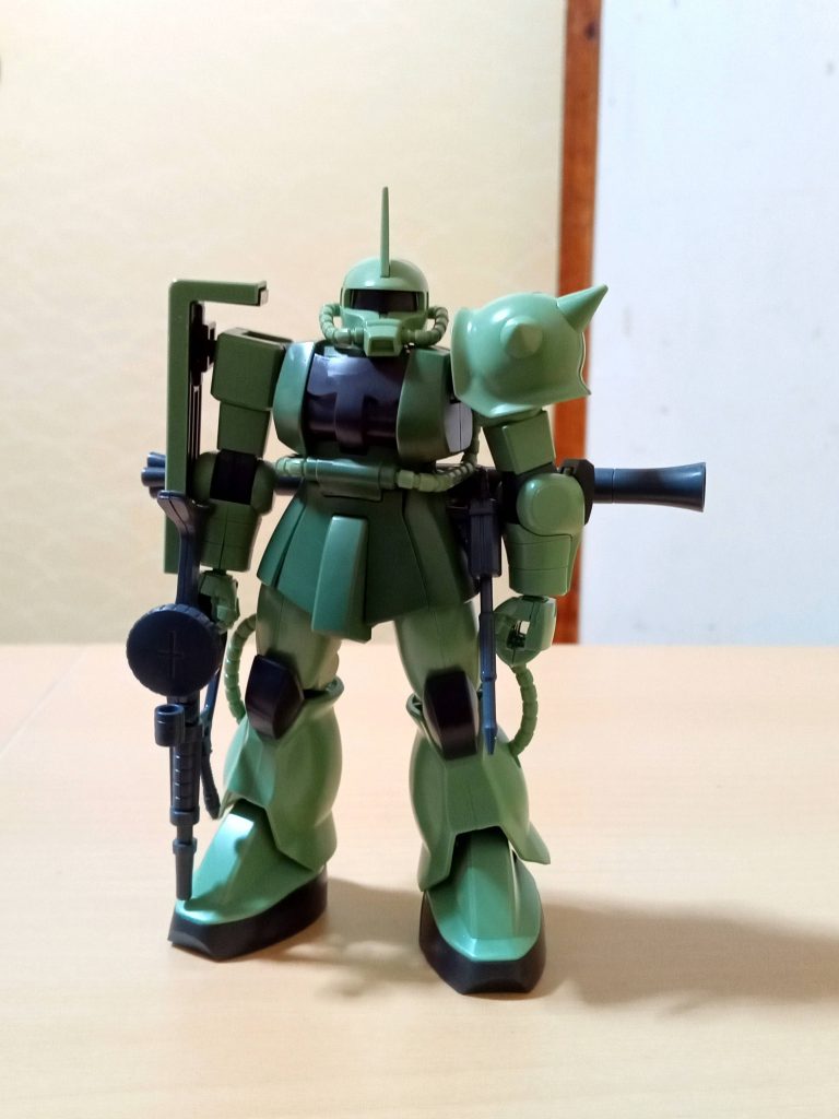 「あのキット」のザクなので、武装はたくさんあります。他には手首とかクラッカーやら、盛りだくさんです。オトク感があります。